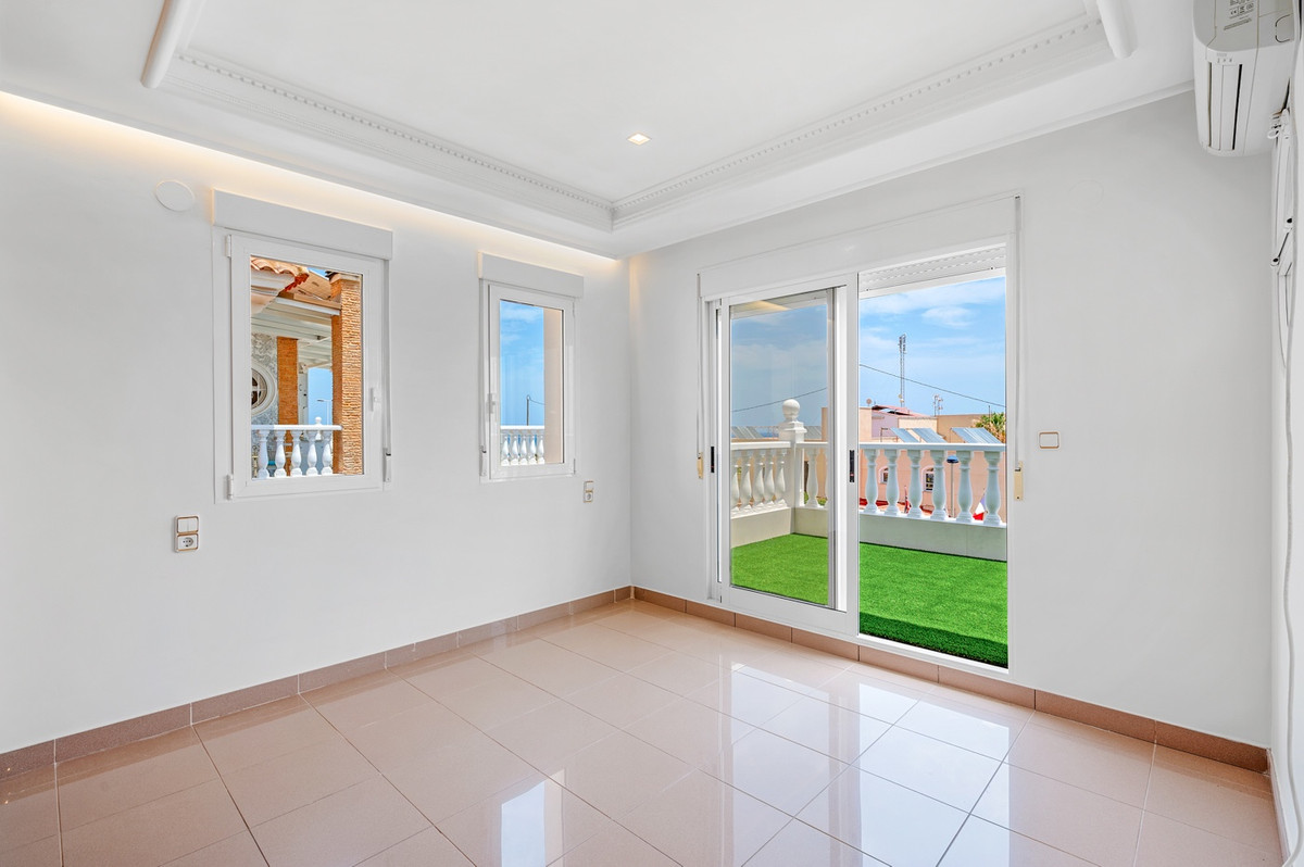4 Bed Townhouse for sale in Torrevieja Costa Blanca, Alicante, Spain