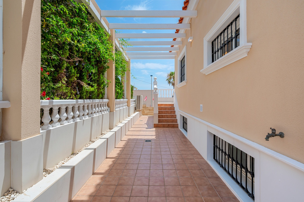 4 Bed Townhouse for sale in Torrevieja Costa Blanca, Alicante, Spain