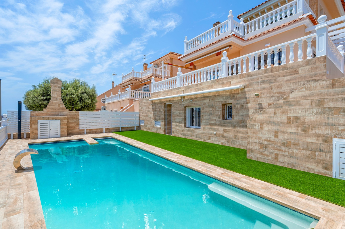 4 Bed Townhouse for sale in Torrevieja Costa Blanca, Alicante, Spain