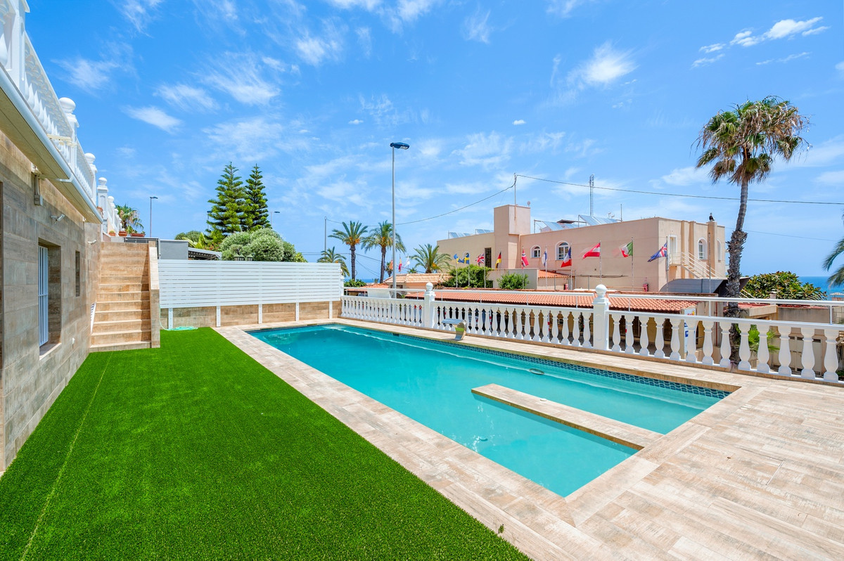 4 Bed Townhouse for sale in Torrevieja Costa Blanca, Alicante, Spain