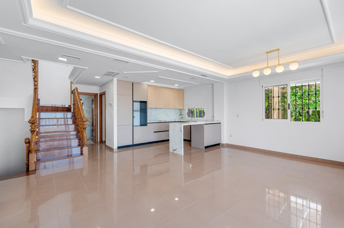 4 Bed Townhouse for sale in Torrevieja Costa Blanca, Alicante, Spain