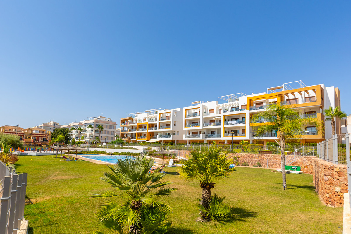 Se vende Apartamento Planta Media de 3 dormitorios en Costa Blanca, Alicante, España