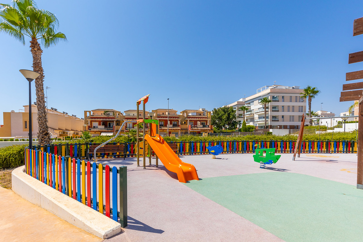 Se vende Apartamento Planta Media de 3 dormitorios en Costa Blanca, Alicante, España