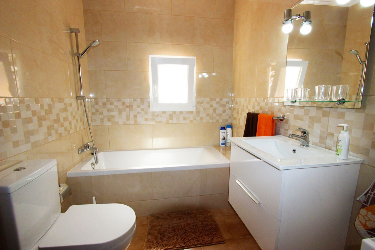 Se vende Villa - Chalet de 3 dormitorios en Costa Blanca, Alicante, España