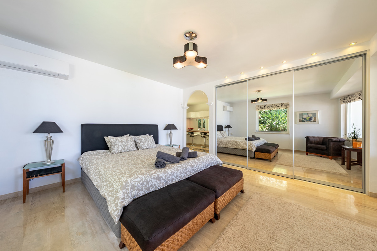 Se vende Villa - Chalet de 4 dormitorios en Costa Del Sol, Málaga, España