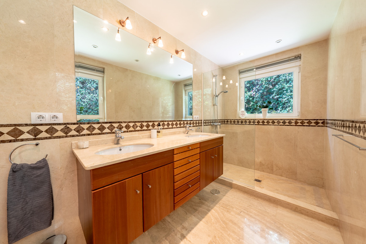 Se vende Villa - Chalet de 4 dormitorios en Costa Del Sol, Málaga, España