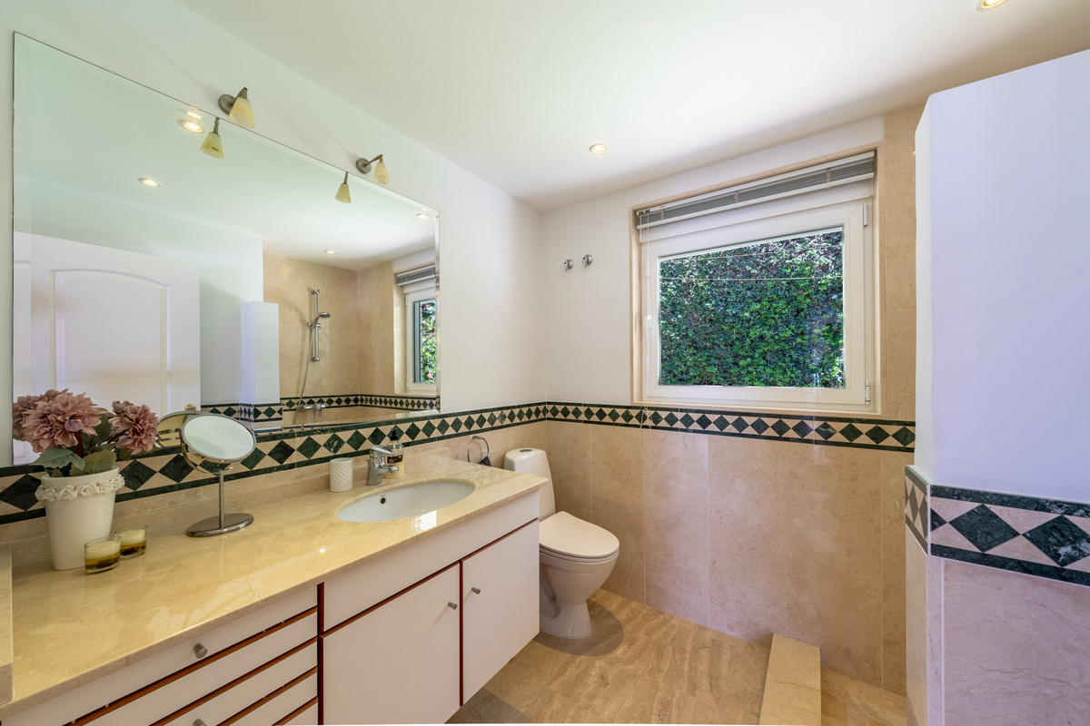 Se vende Villa - Chalet de 4 dormitorios en Costa Del Sol, Málaga, España