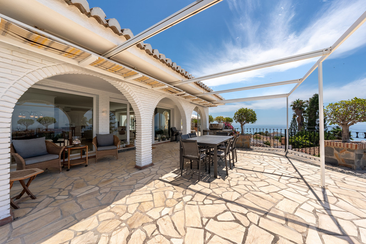 Se vende Villa - Chalet de 4 dormitorios en Costa Del Sol, Málaga, España