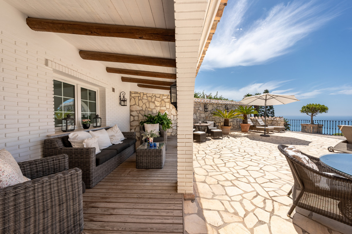 Se vende Villa - Chalet de 4 dormitorios en Costa Del Sol, Málaga, España
