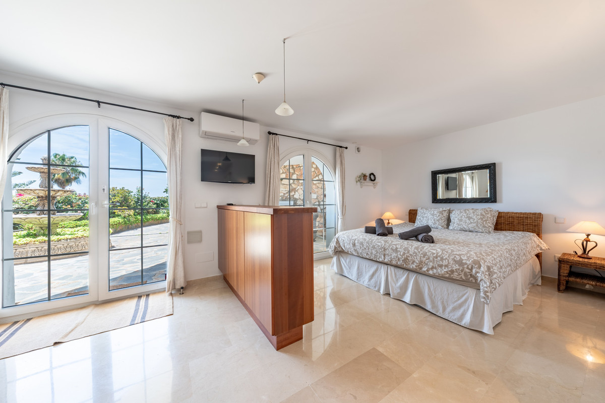 Se vende Villa - Chalet de 4 dormitorios en Costa Del Sol, Málaga, España