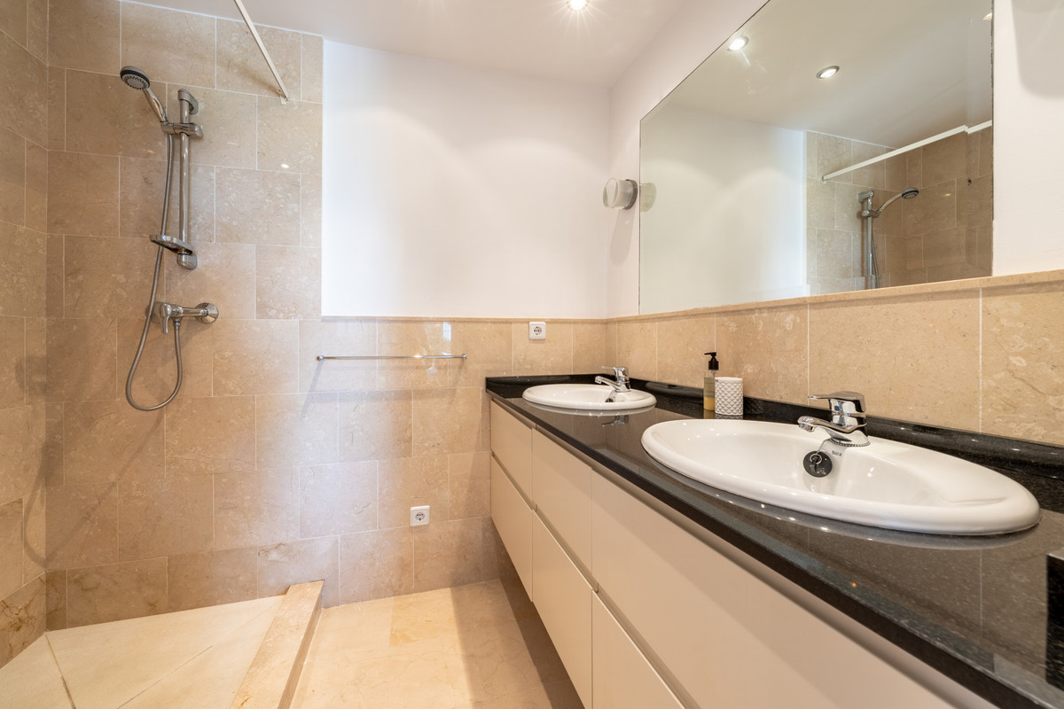 Se vende Villa - Chalet de 4 dormitorios en Costa Del Sol, Málaga, España