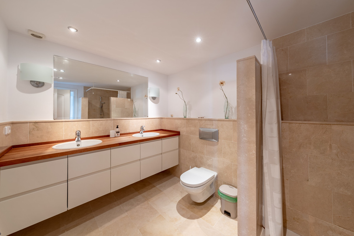 Se vende Villa - Chalet de 4 dormitorios en Costa Del Sol, Málaga, España