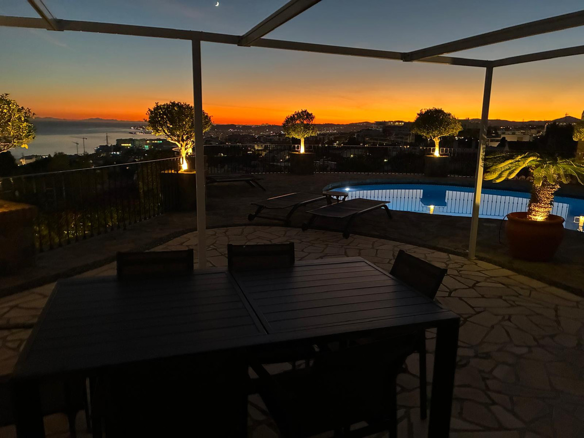Se vende Villa - Chalet de 4 dormitorios en Costa Del Sol, Málaga, España