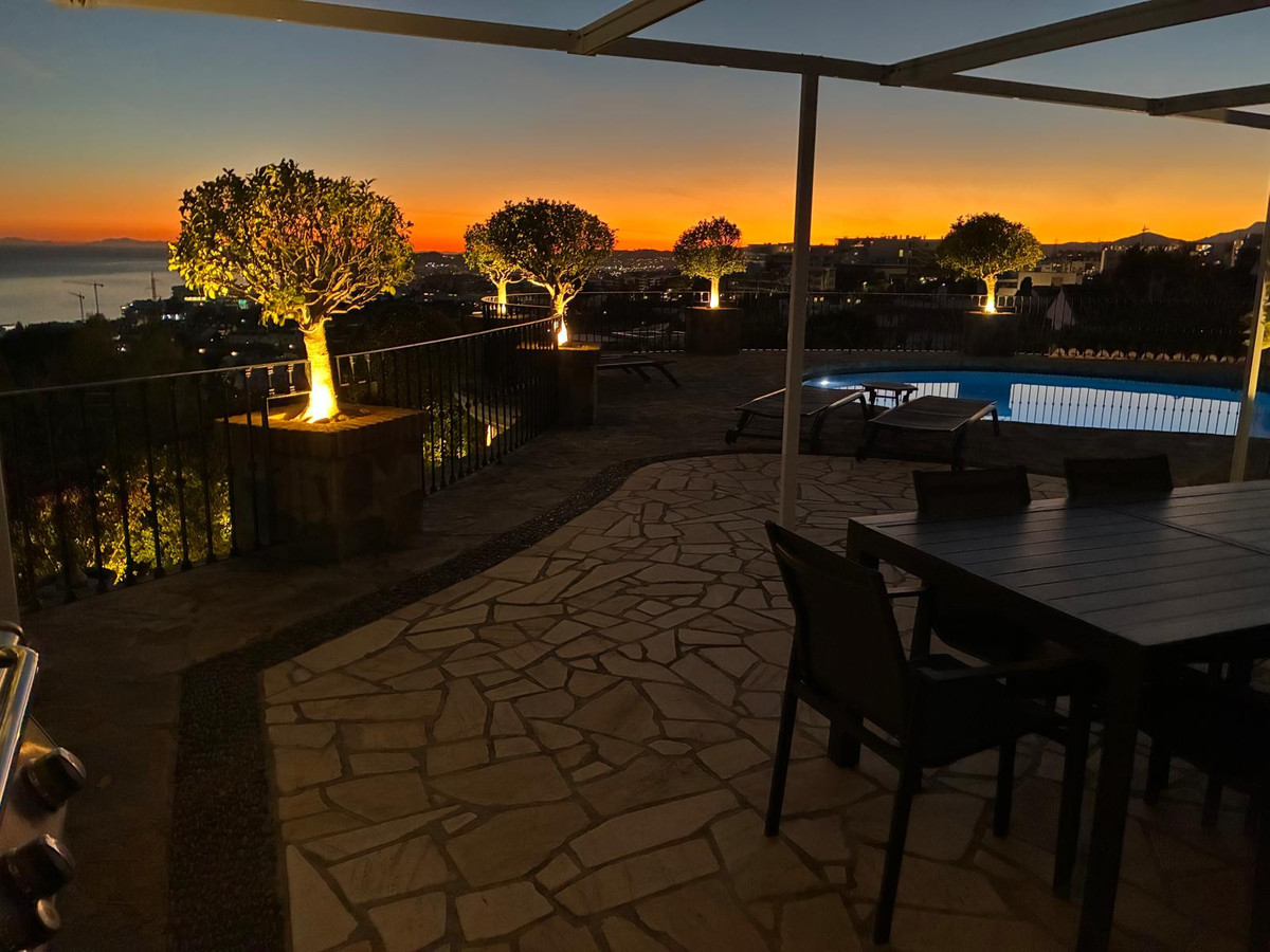 Se vende Villa - Chalet de 4 dormitorios en Costa Del Sol, Málaga, España