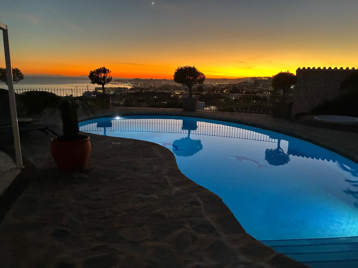 Se vende Villa - Chalet de 4 dormitorios en Costa Del Sol, Málaga, España