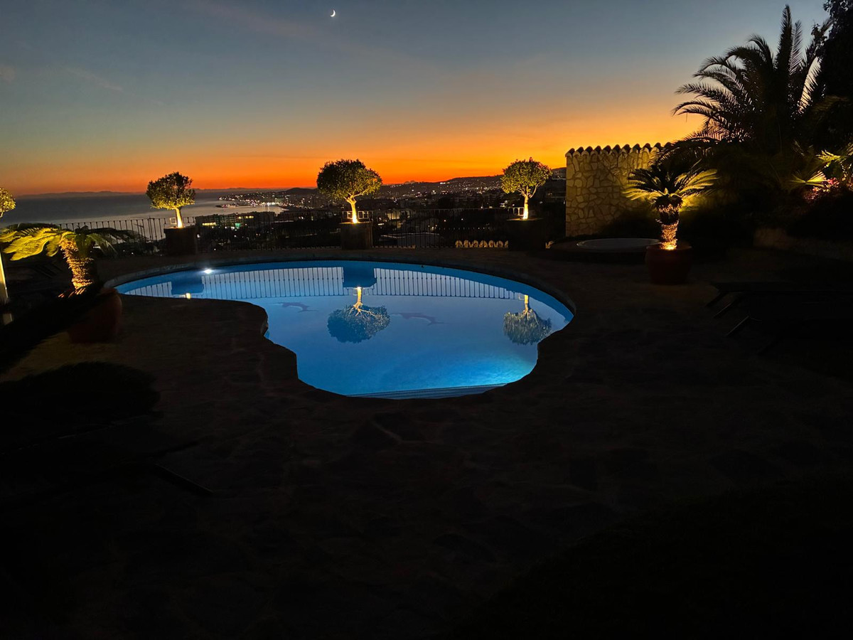 Se vende Villa - Chalet de 4 dormitorios en Costa Del Sol, Málaga, España