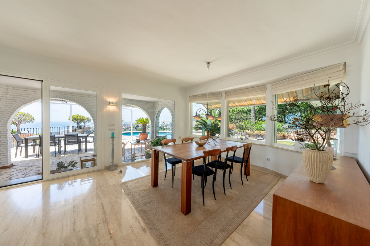 Se vende Villa - Chalet de 4 dormitorios en Costa Del Sol, Málaga, España