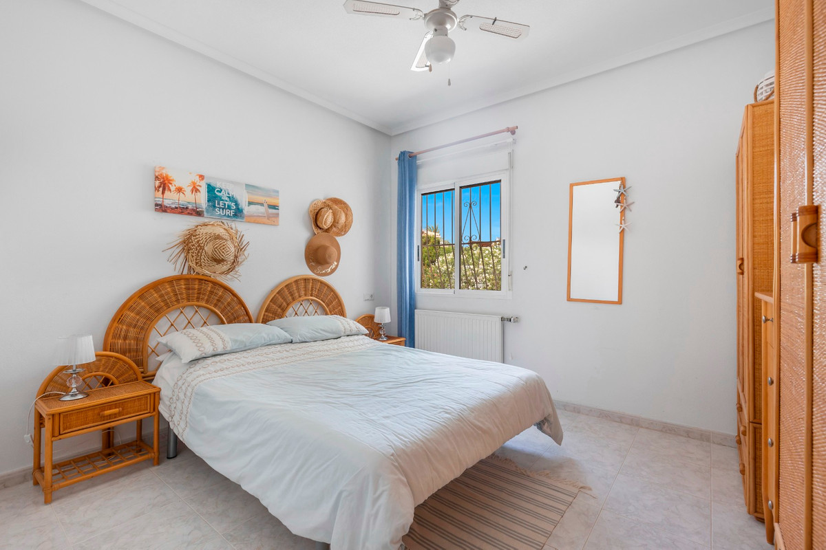 Se vende Villa - Chalet de 5 dormitorios en Costa Blanca, Alicante, España