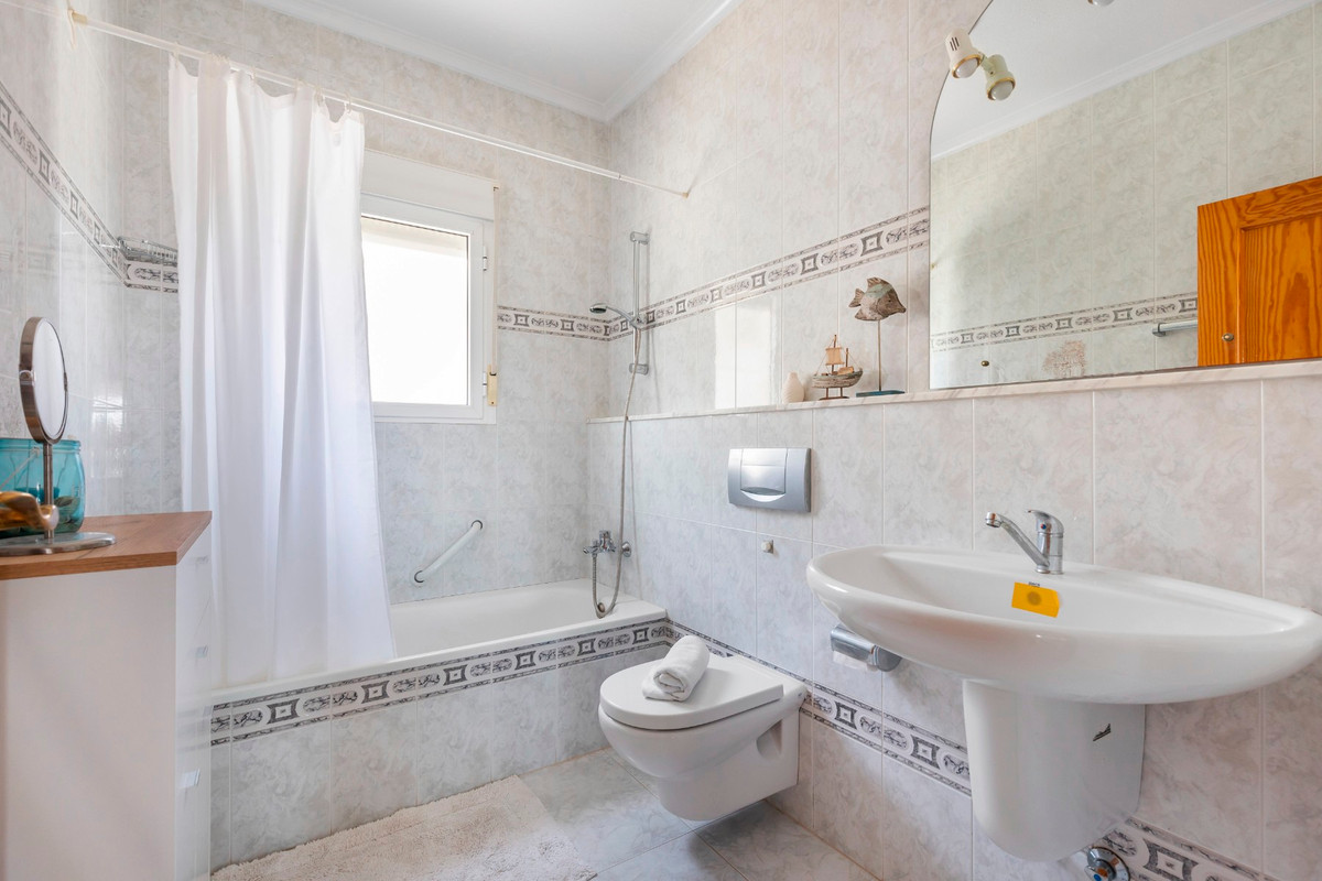 Se vende Villa - Chalet de 5 dormitorios en Costa Blanca, Alicante, España