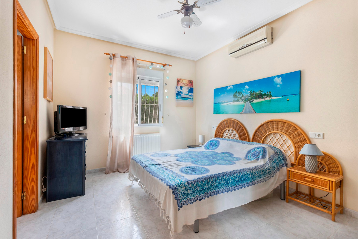 Se vende Villa - Chalet de 5 dormitorios en Costa Blanca, Alicante, España