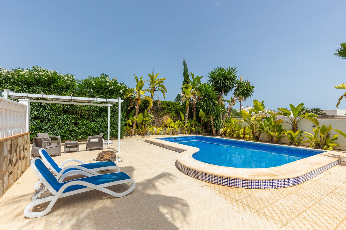 Se vende Villa - Chalet de 5 dormitorios en Costa Blanca, Alicante, España