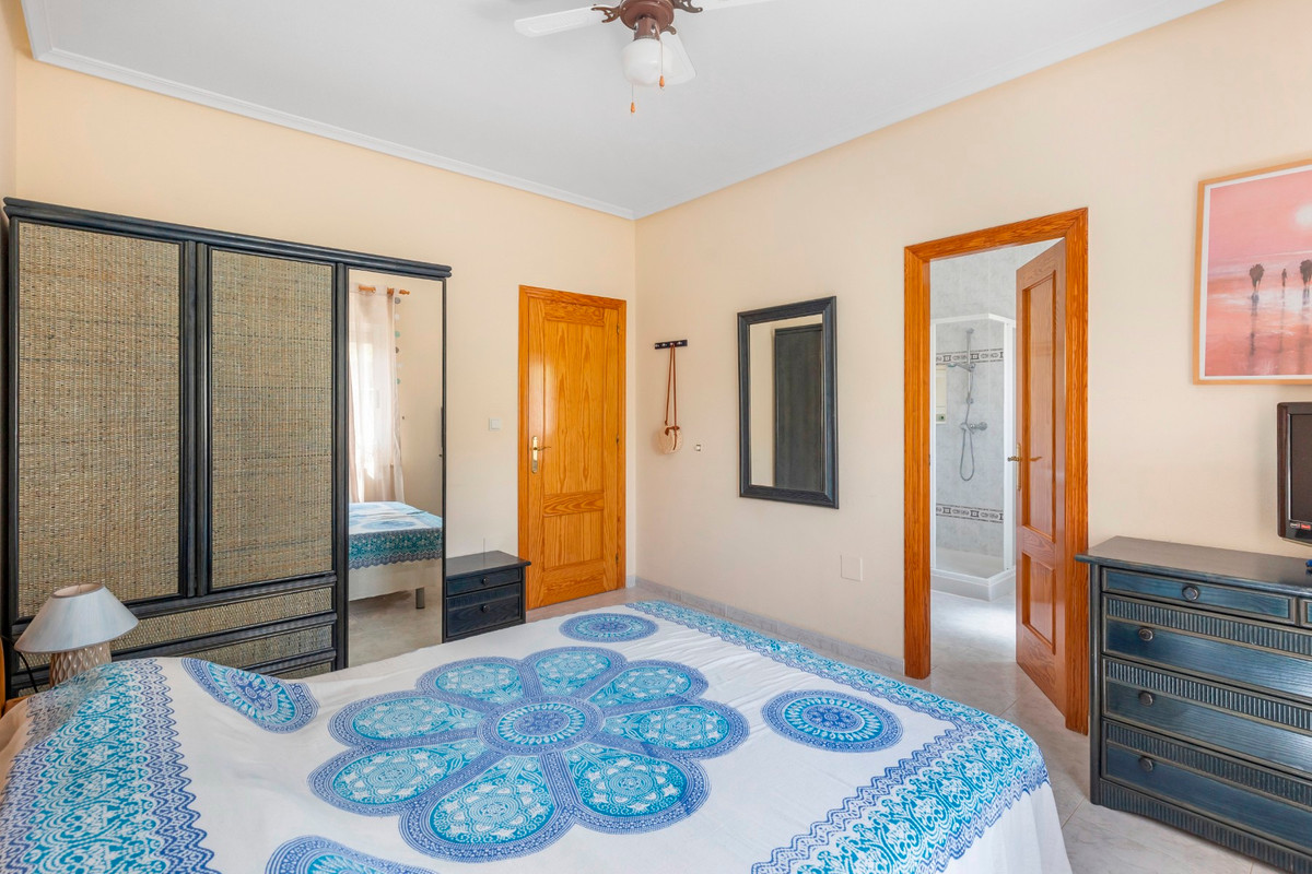 Se vende Villa - Chalet de 5 dormitorios en Costa Blanca, Alicante, España
