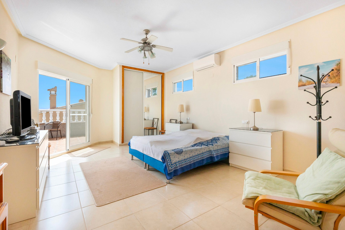 Se vende Villa - Chalet de 5 dormitorios en Costa Blanca, Alicante, España