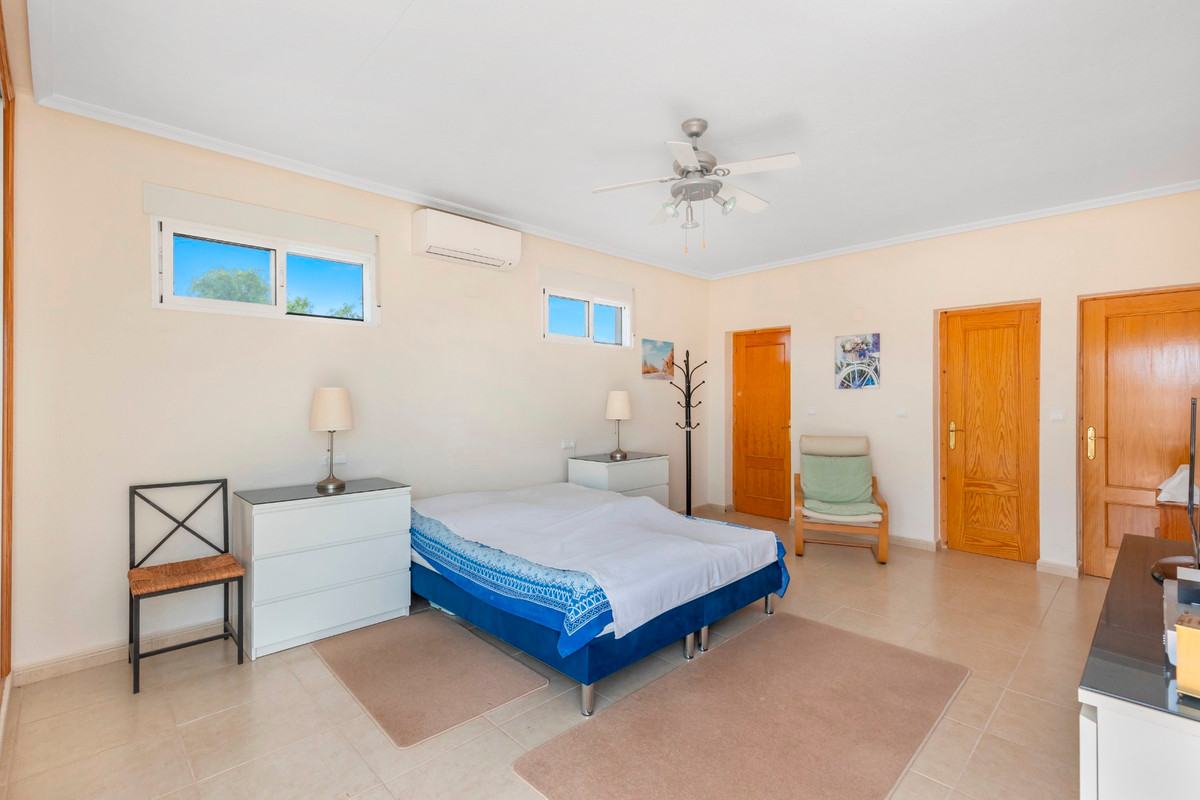 Se vende Villa - Chalet de 5 dormitorios en Costa Blanca, Alicante, España