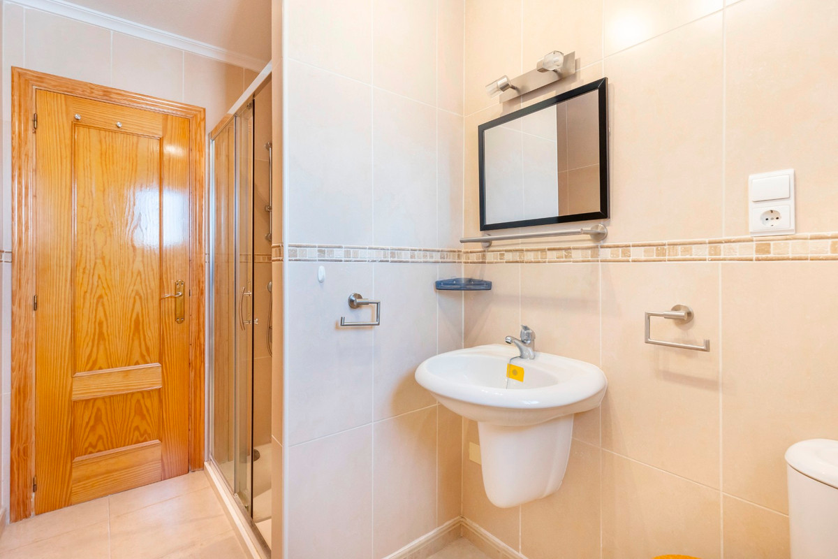 Se vende Villa - Chalet de 5 dormitorios en Costa Blanca, Alicante, España