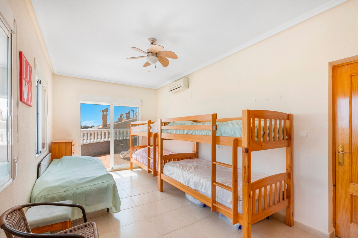 Se vende Villa - Chalet de 5 dormitorios en Costa Blanca, Alicante, España