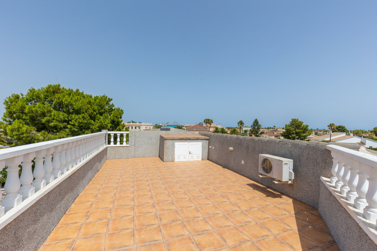 Se vende Villa - Chalet de 5 dormitorios en Costa Blanca, Alicante, España