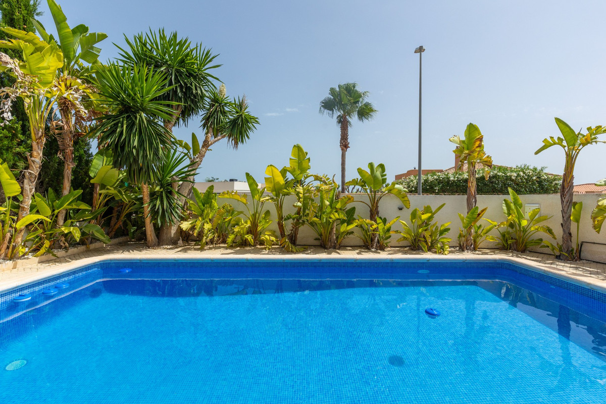 Se vende Villa - Chalet de 5 dormitorios en Costa Blanca, Alicante, España