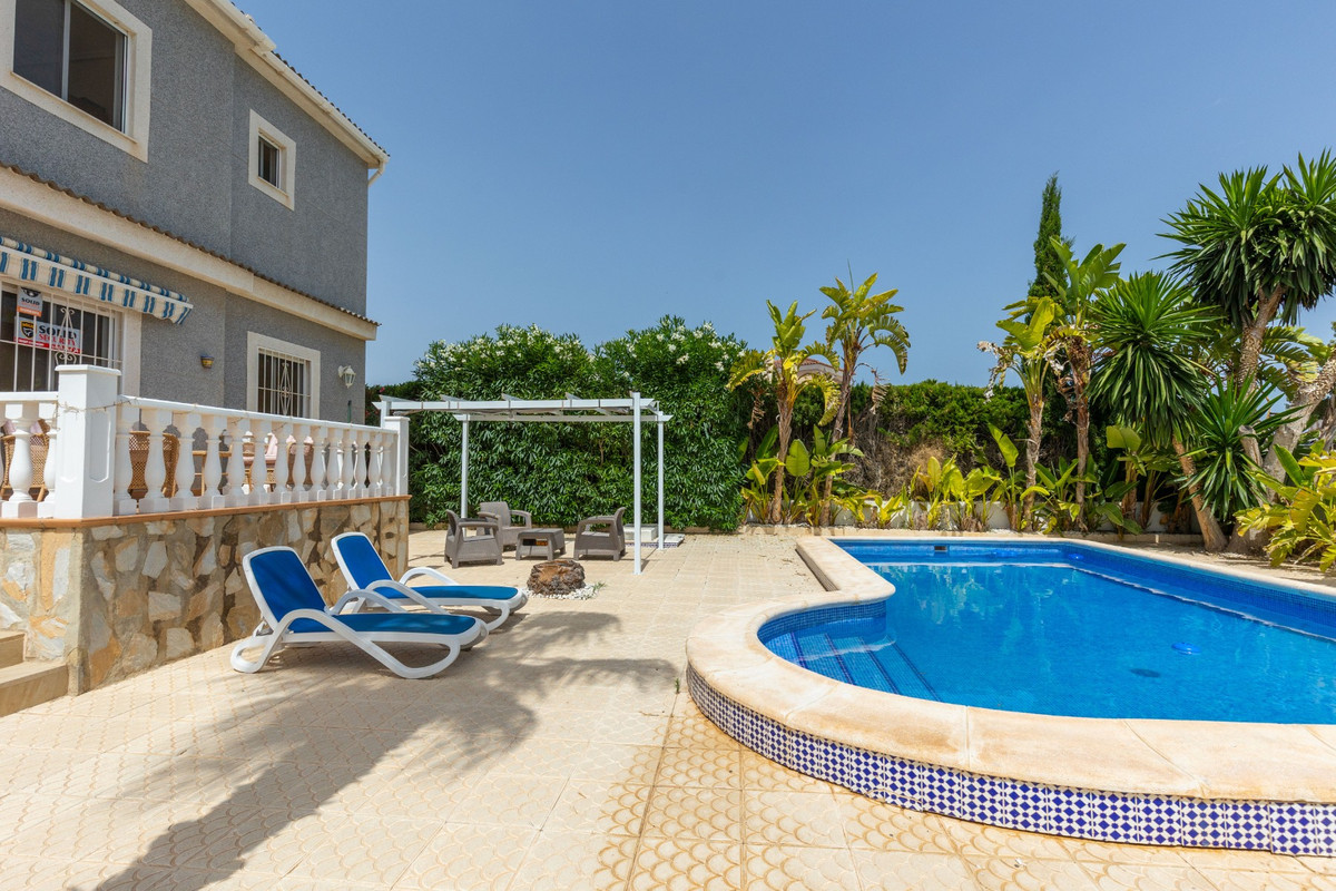 Se vende Villa - Chalet de 5 dormitorios en Costa Blanca, Alicante, España