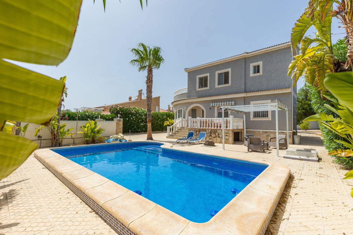 Se vende Villa - Chalet de 5 dormitorios en Costa Blanca, Alicante, España