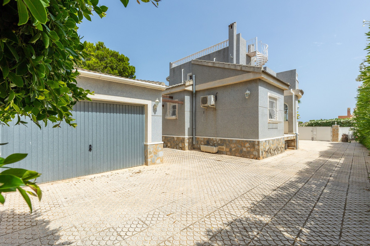 Se vende Villa - Chalet de 5 dormitorios en Costa Blanca, Alicante, España