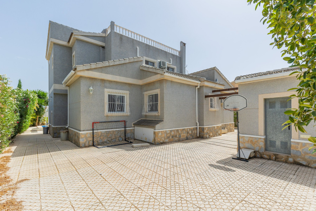 Se vende Villa - Chalet de 5 dormitorios en Costa Blanca, Alicante, España
