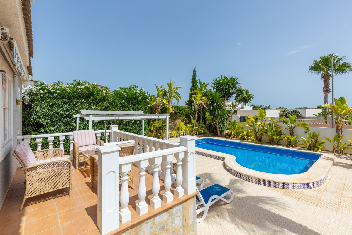 Se vende Villa - Chalet de 5 dormitorios en Costa Blanca, Alicante, España