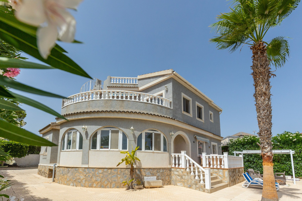 Se vende Villa - Chalet de 5 dormitorios en Costa Blanca, Alicante, España