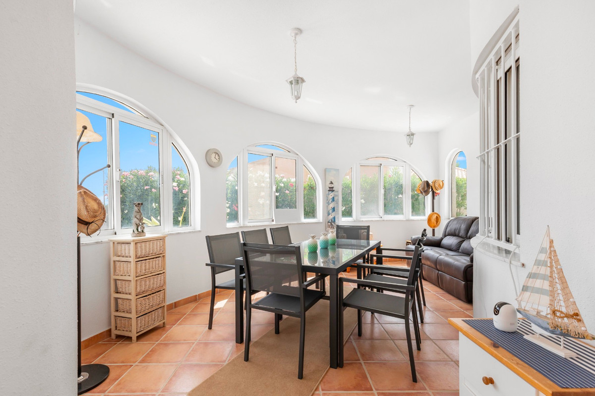 Se vende Villa - Chalet de 5 dormitorios en Costa Blanca, Alicante, España
