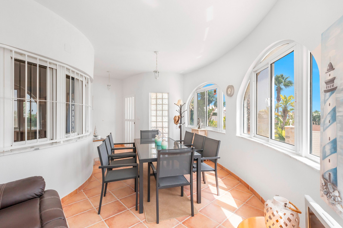Se vende Villa - Chalet de 5 dormitorios en Costa Blanca, Alicante, España