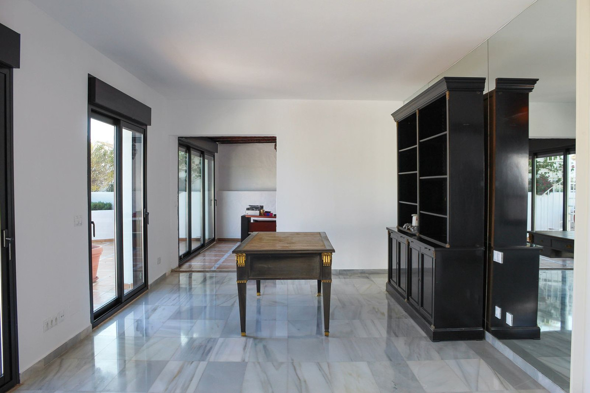 3 Bed Apartment for sale in Puerto Banús Costa Del Sol, Málaga, Spain