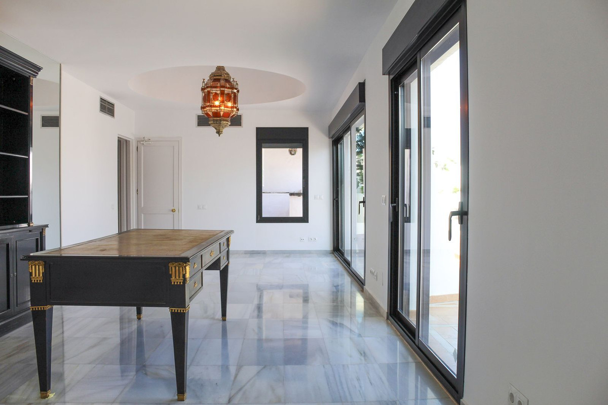 3 Bed Apartment for sale in Puerto Banús Costa Del Sol, Málaga, Spain