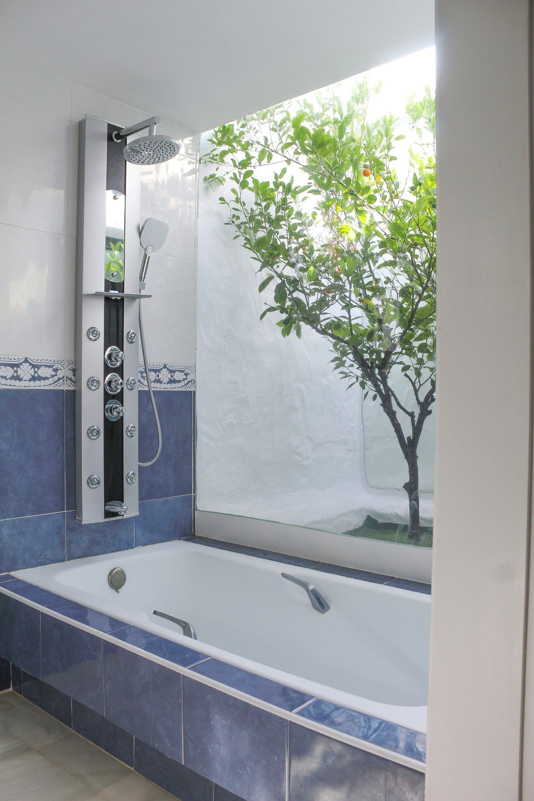 3 Bed Apartment for sale in Puerto Banús Costa Del Sol, Málaga, Spain