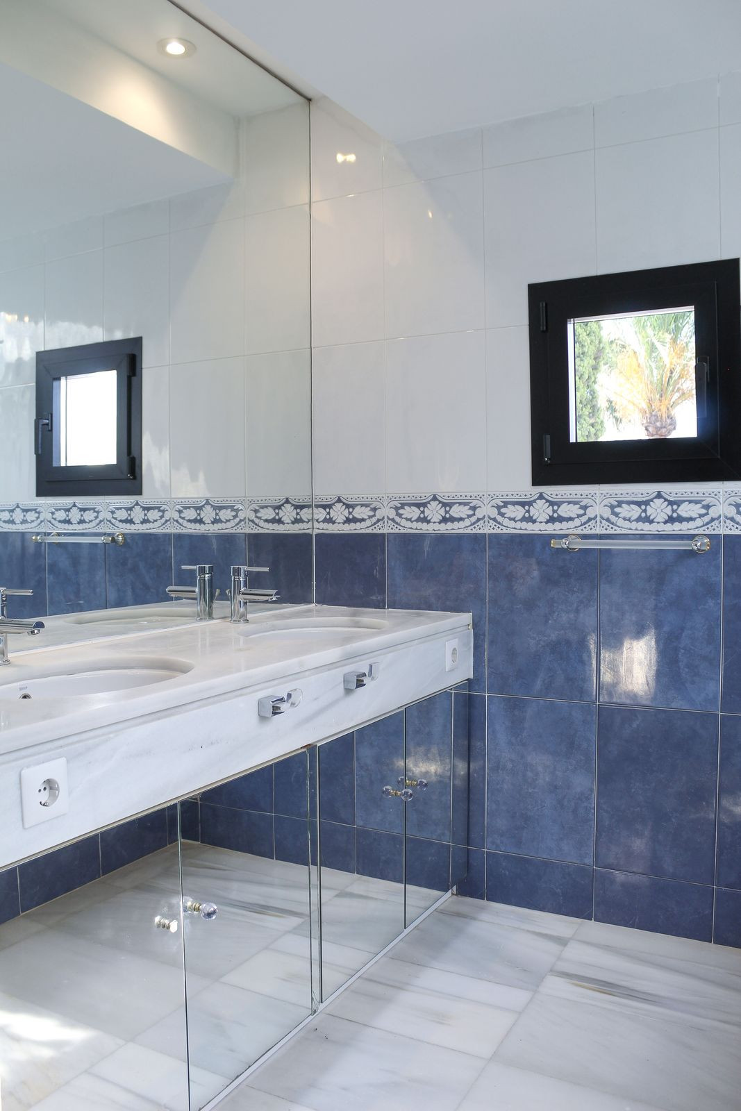 3 Bed Apartment for sale in Puerto Banús Costa Del Sol, Málaga, Spain