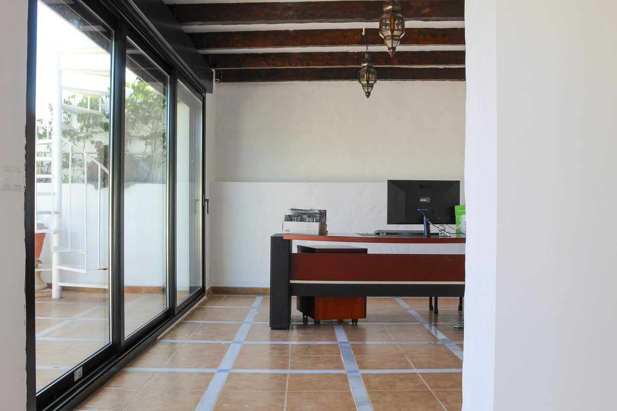 3 Bed Apartment for sale in Puerto Banús Costa Del Sol, Málaga, Spain