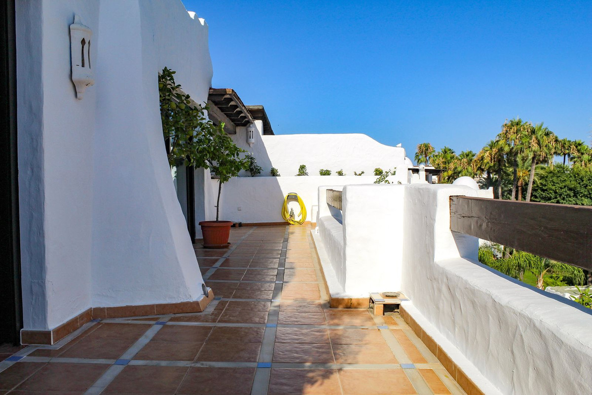 3 Bed Apartment for sale in Puerto Banús Costa Del Sol, Málaga, Spain