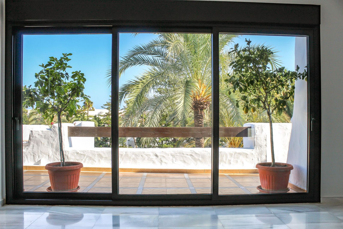 3 Bed Apartment for sale in Puerto Banús Costa Del Sol, Málaga, Spain