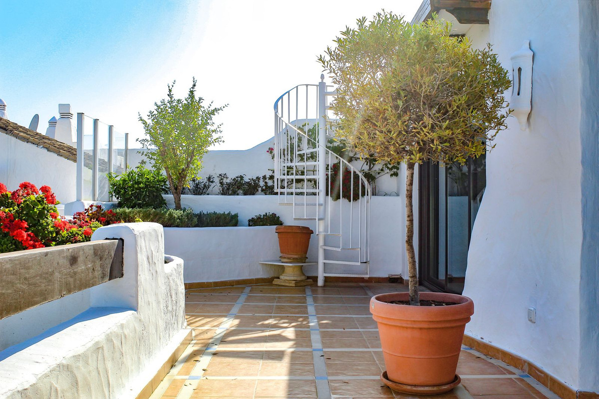 3 Bed Apartment for sale in Puerto Banús Costa Del Sol, Málaga, Spain