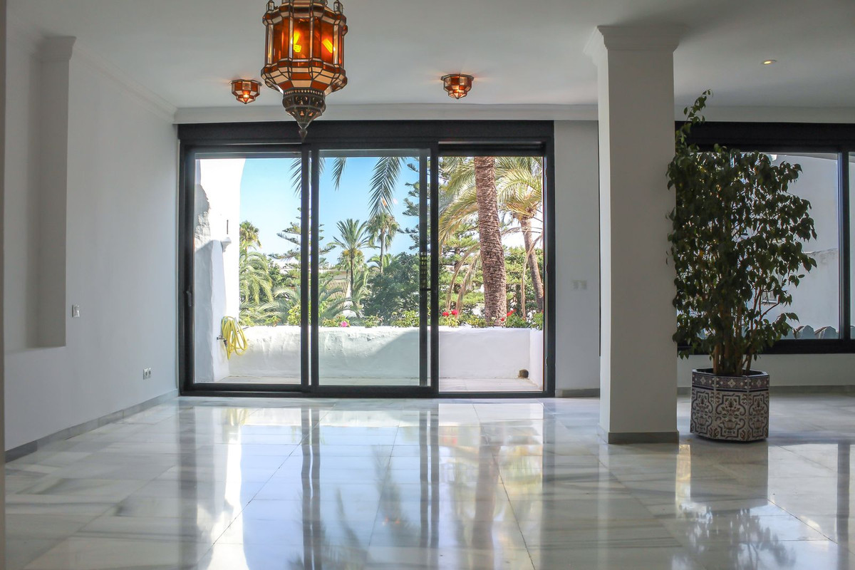 3 Bed Apartment for sale in Puerto Banús Costa Del Sol, Málaga, Spain