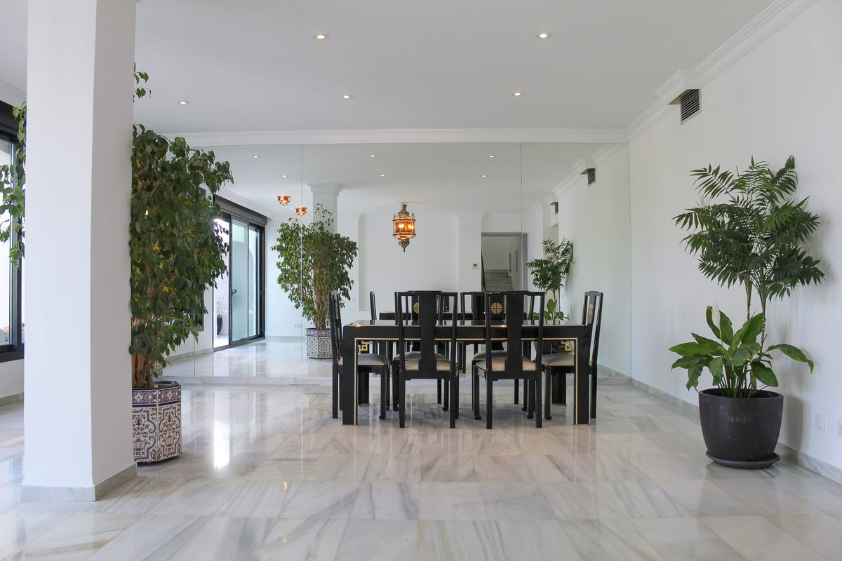 3 Bed Apartment for sale in Puerto Banús Costa Del Sol, Málaga, Spain